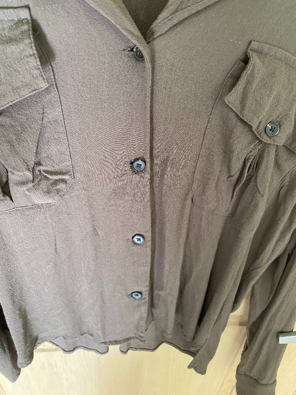 Buttoned blouse - Picture 3 of 6